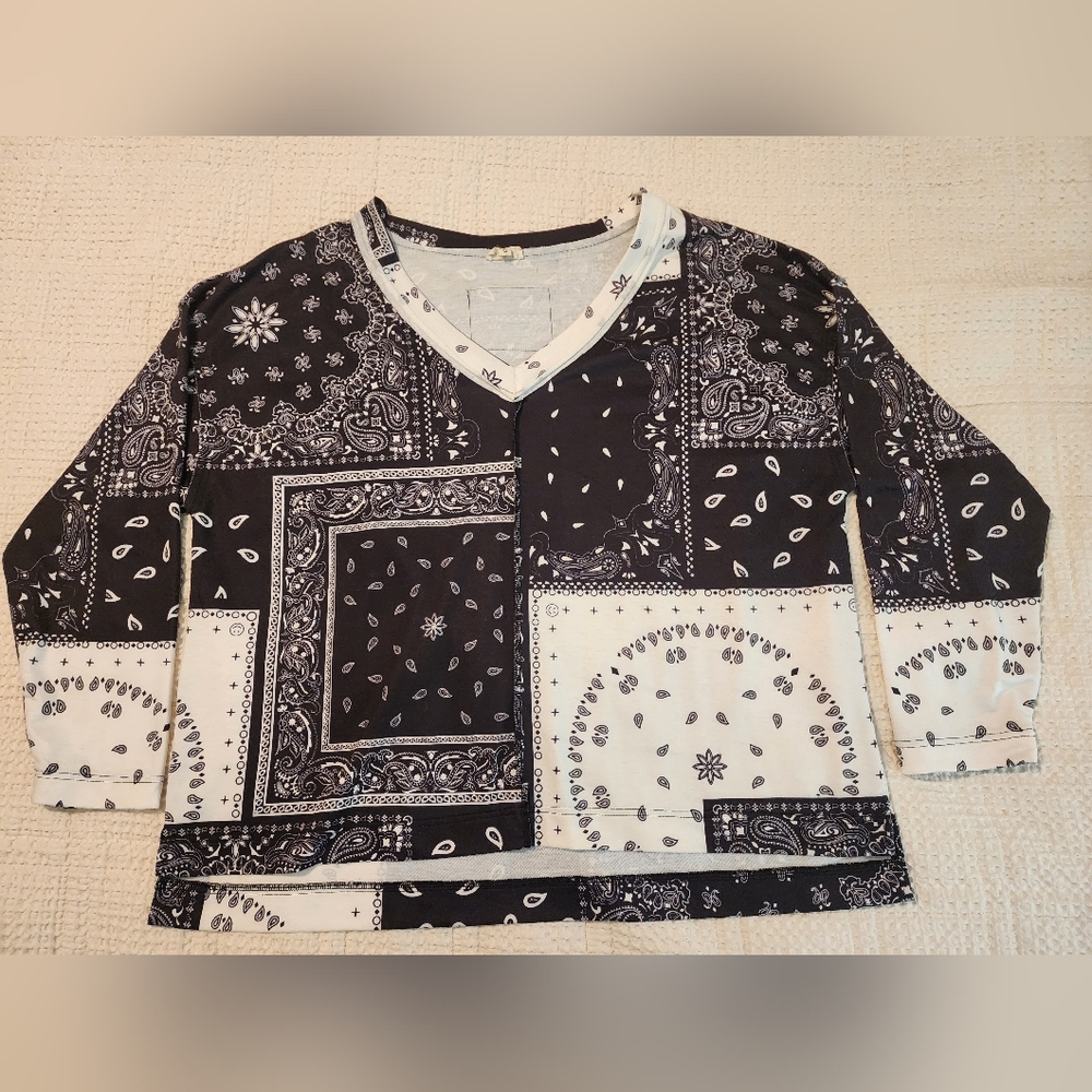 POL Black White Paisley Women's Cotton Knit Top Sz Small Very Oversized Fits 1X